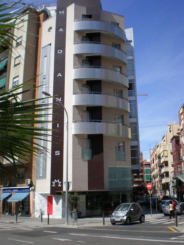 Apartamentos Turisticos Madanis L'Hospitalet de Llobregat Bagian luar foto